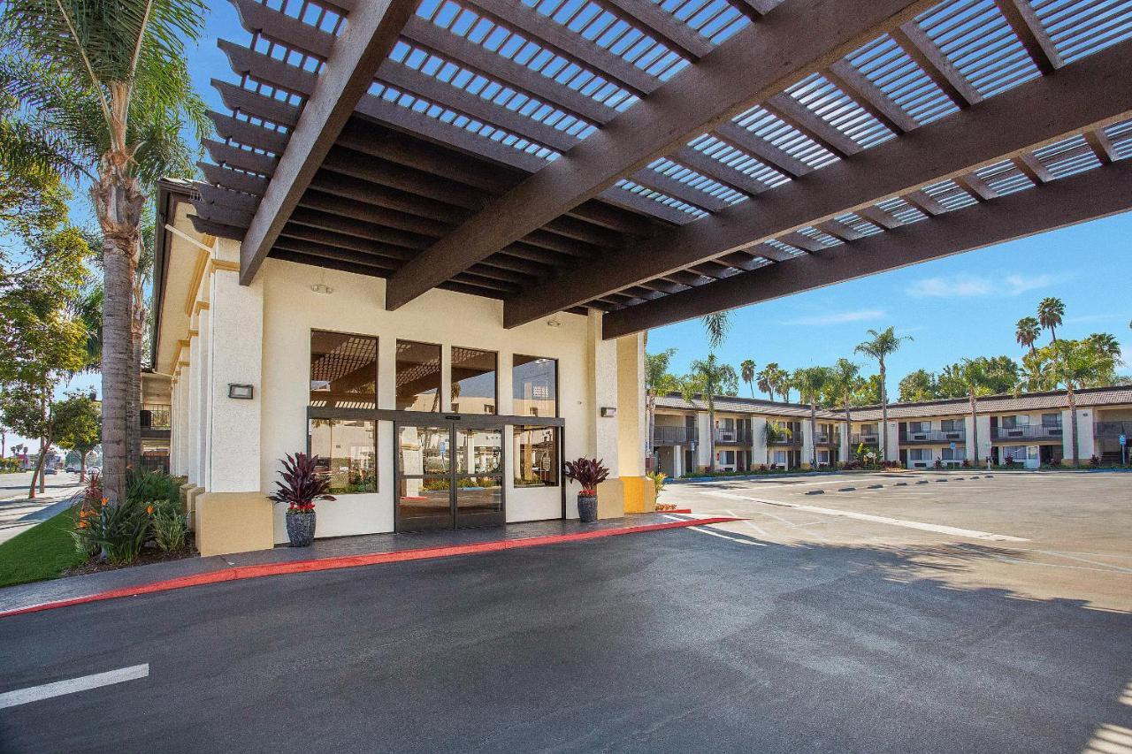 Stanford Inn & Suites Anaheim Exterior foto