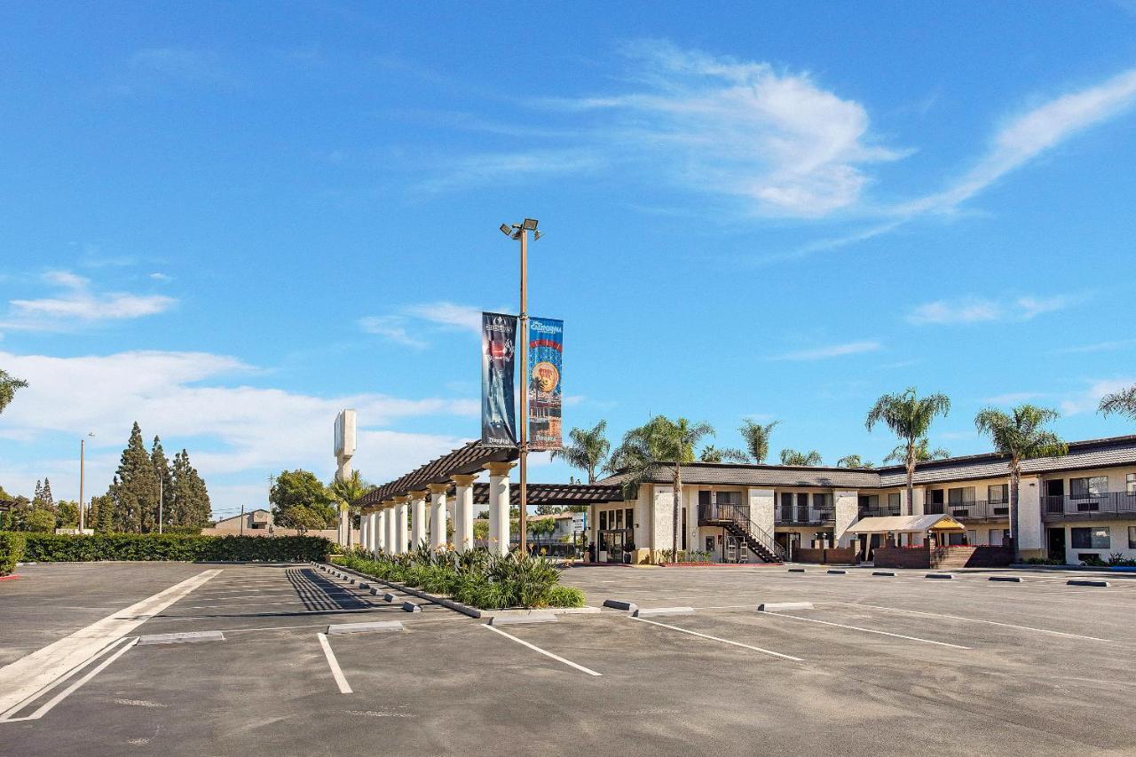 Stanford Inn & Suites Anaheim Exterior foto