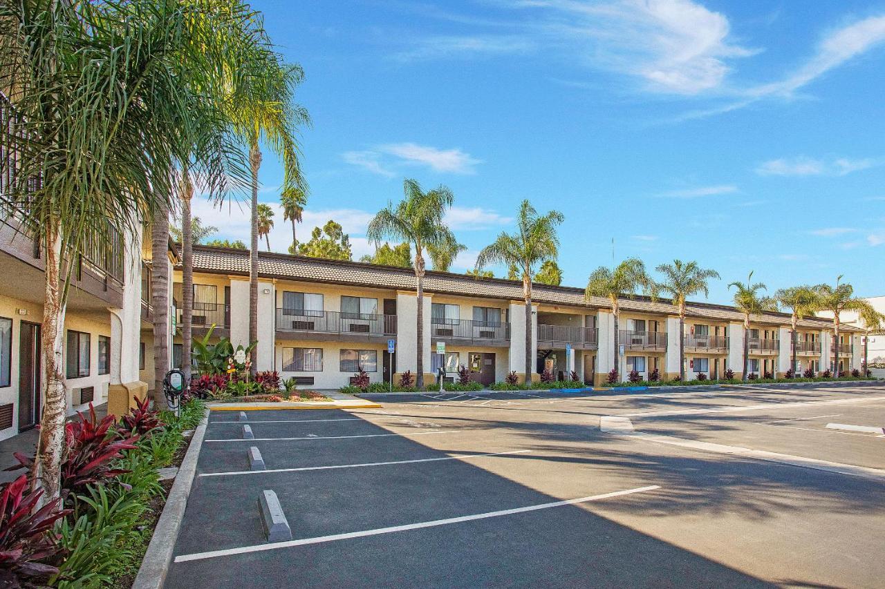 Stanford Inn & Suites Anaheim Exterior foto